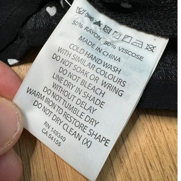 Rolla's Heart Shape Printed Black/White Flowy Tank Top, Girls Size Medium/10 - Picture 4 of 5